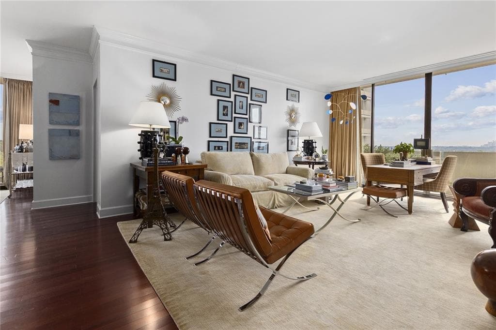 2 bedroom, 2 bathroom, 1,594 sq ft condominium sold at 2575 Peachtree Road 14B, Atlanta, GA 30305