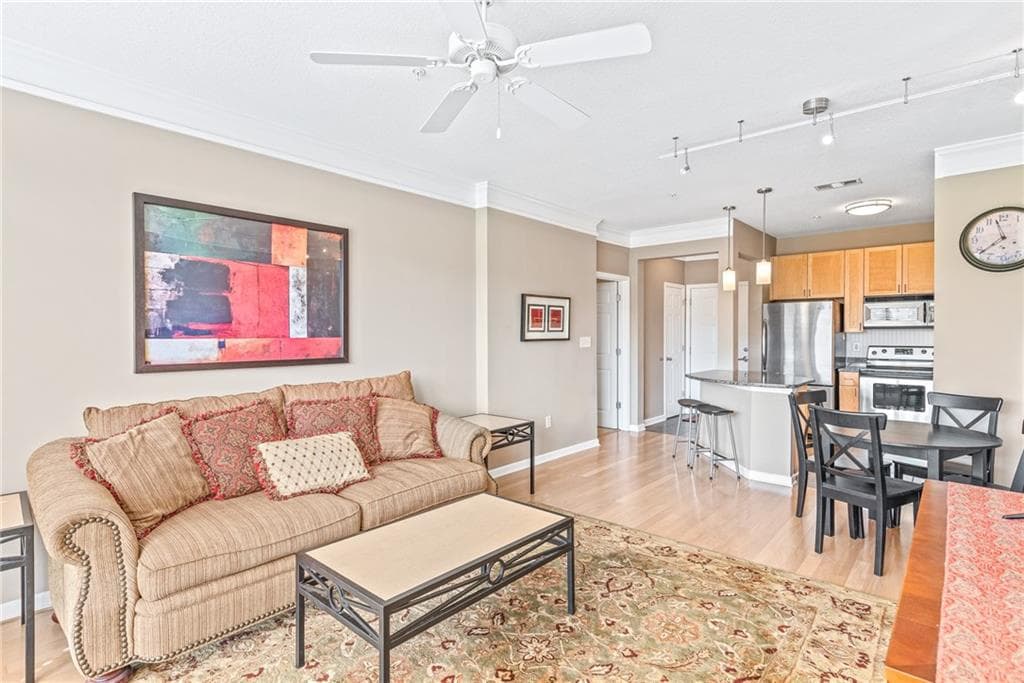 1 bedroom, 1 bathroom, 750 sq ft condominium sold at 400 17th Street 2323, Atlanta, GA 30363