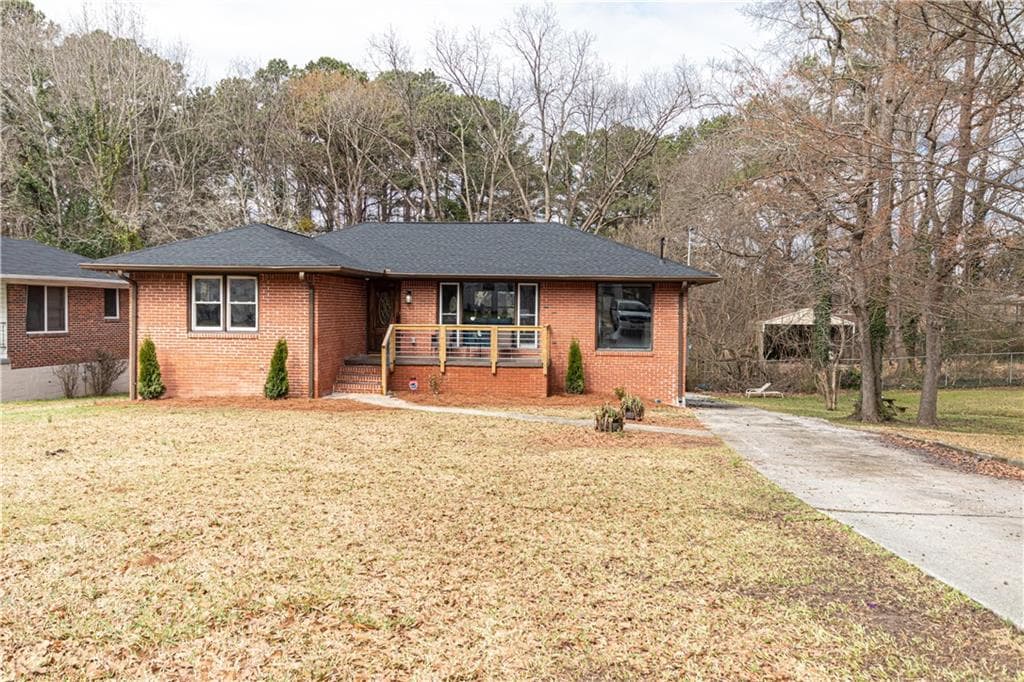 3 bedroom, 3 bathroom, 2,400 sq ft single family residence sold at 2523 Loghaven Drive, Atlanta, GA 30318