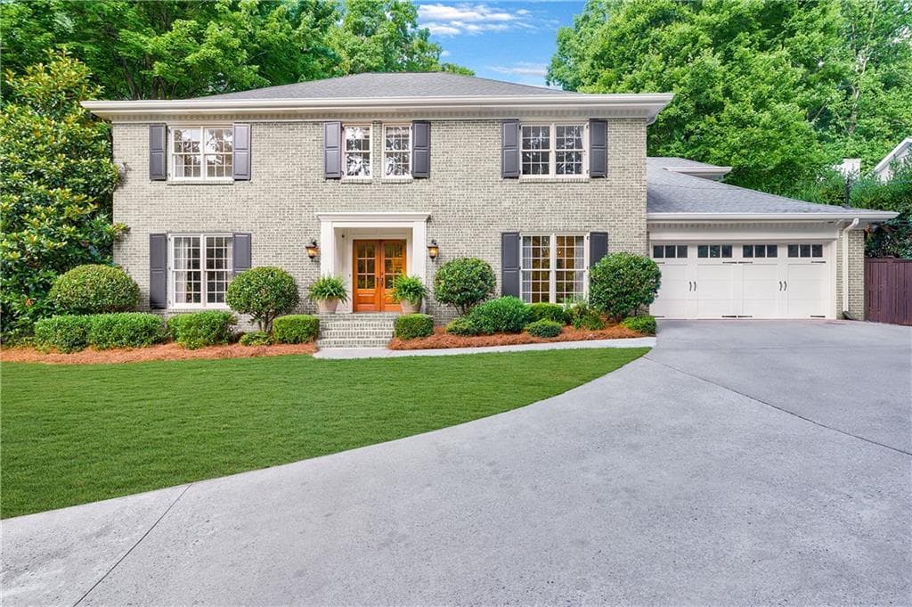 5 bedroom, 6 bathroom, 4,886 sq ft single family residence sold at 4690 Paran Valley, Atlanta, GA 30327