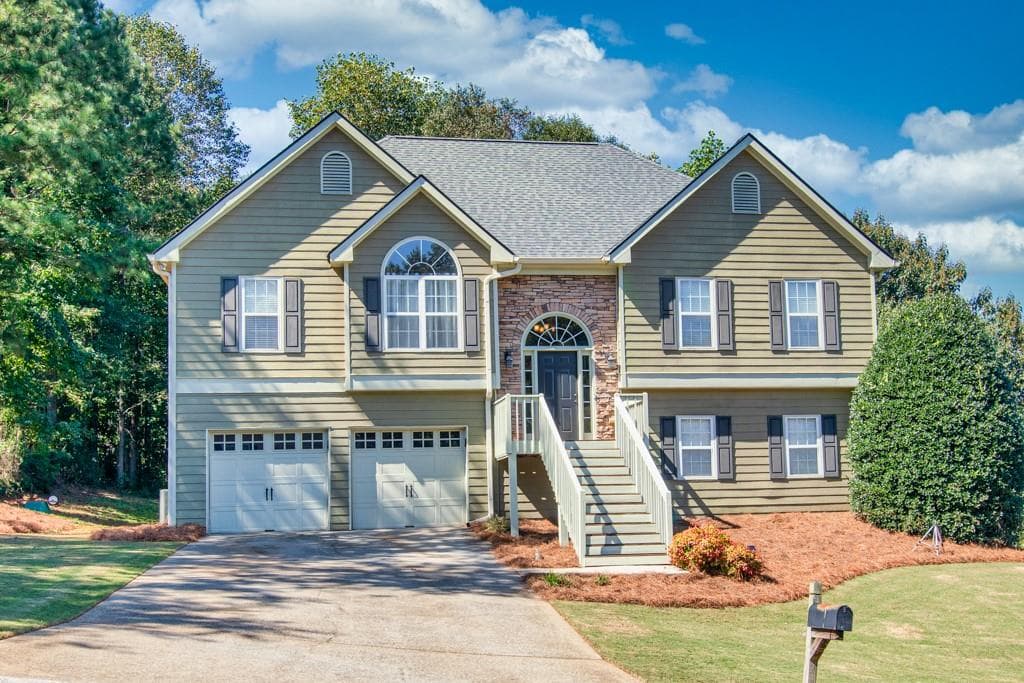 1390 Smoke Hill Drive, Hoschton, GA 30548 — most recent listing photo
