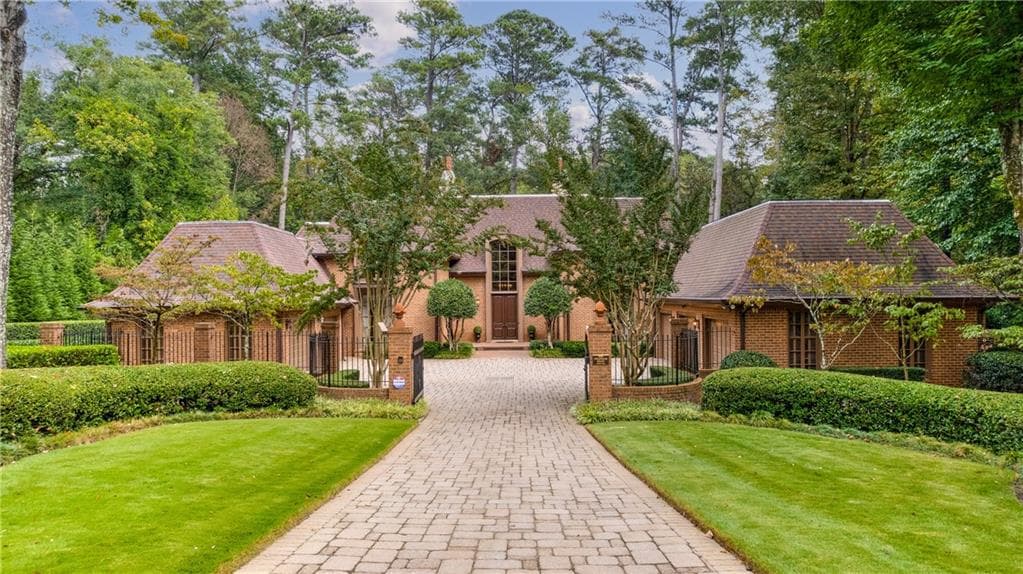 4 bedroom, 6 bathroom, 6,295 sq ft single family residence sold at 3365 Chatham Road, Atlanta, GA 30305