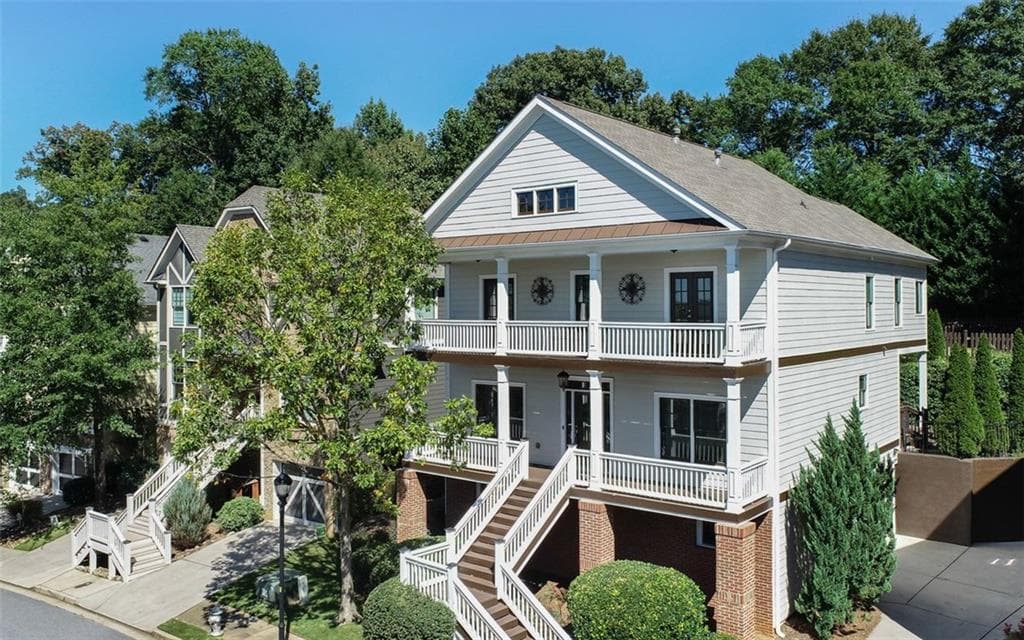 4 bedroom, 4 bathroom, 3,800 sq ft single family residence sold at 1633 DUNCAN Drive, Atlanta, GA 30318