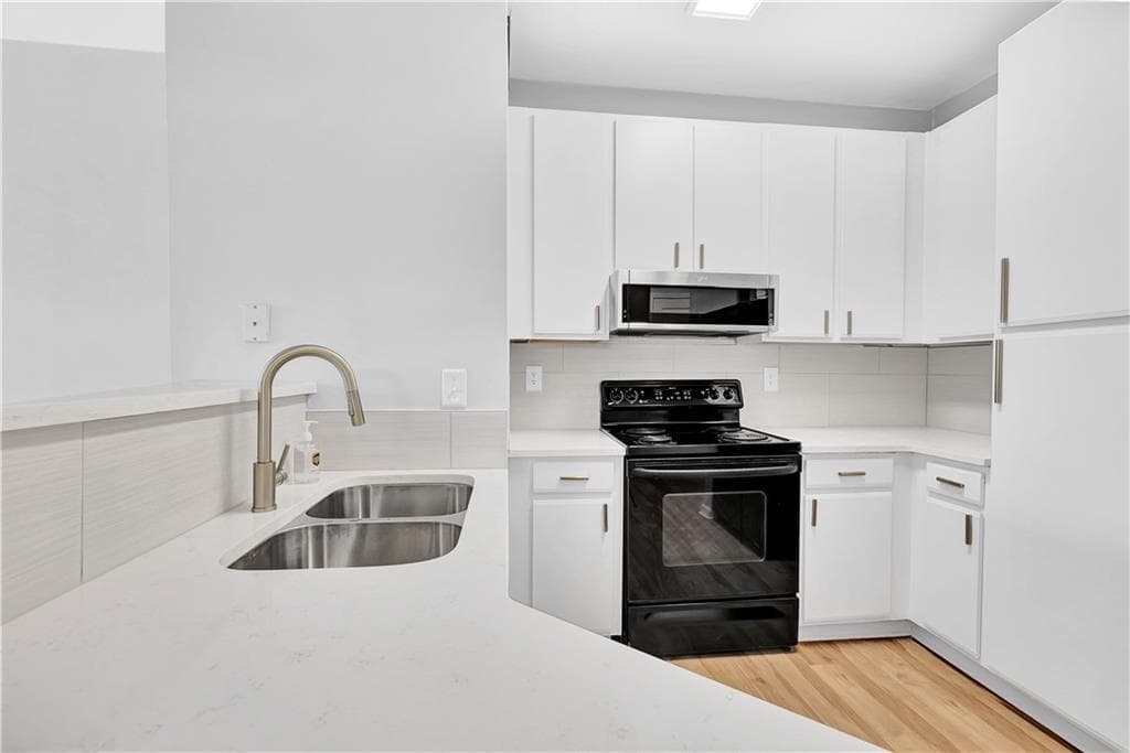 1 bedroom, 1 bathroom, 646 sq ft condominium sold at 821 Ralph Mcgill Boulevard 3417, Atlanta, GA 30306