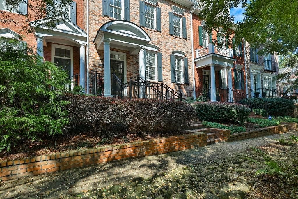 4 bedroom, 5 bathroom, 3,730 sq ft townhouse sold at 4626 IVYGATE Circle, Atlanta, GA 30339