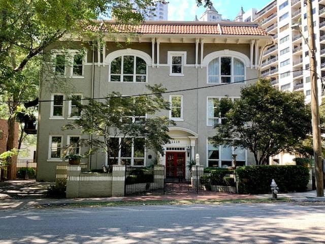 3 bedroom, 3 bathroom condominium sold at 1116 Piedmont Avenue 11, Atlanta, GA 30309