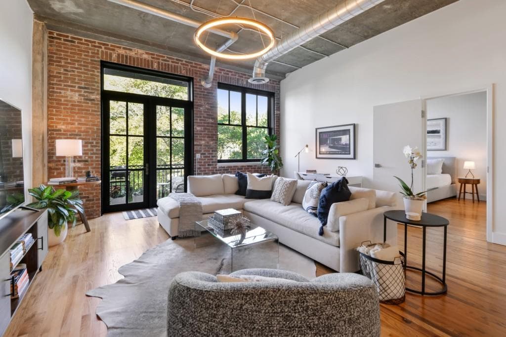 2 bedroom, 2 bathroom, 1,200 sq ft condominium sold at 3235 Roswell Road 503, Atlanta, GA 30305
