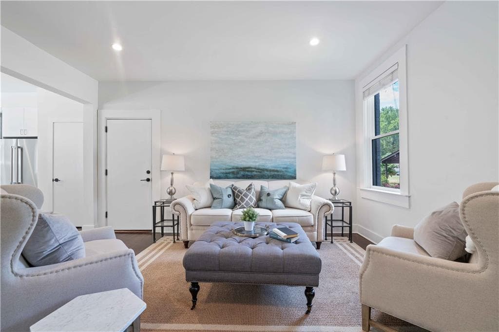 2 bedroom, 2 bathroom, 1,357 sq ft condominium sold at 98 Peachtree Memorial Drive 98-1, Atlanta, GA 30309