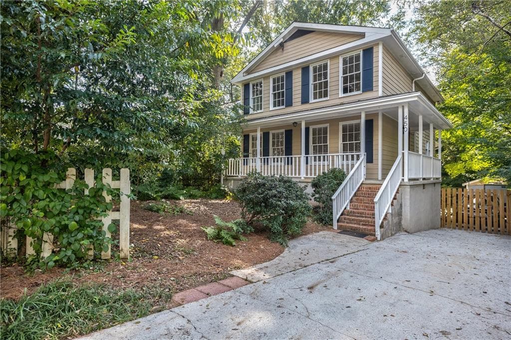 3 bedroom, 3 bathroom, 2,807 sq ft single family residence sold at 450 Leonardo Avenue, Atlanta, GA 30307