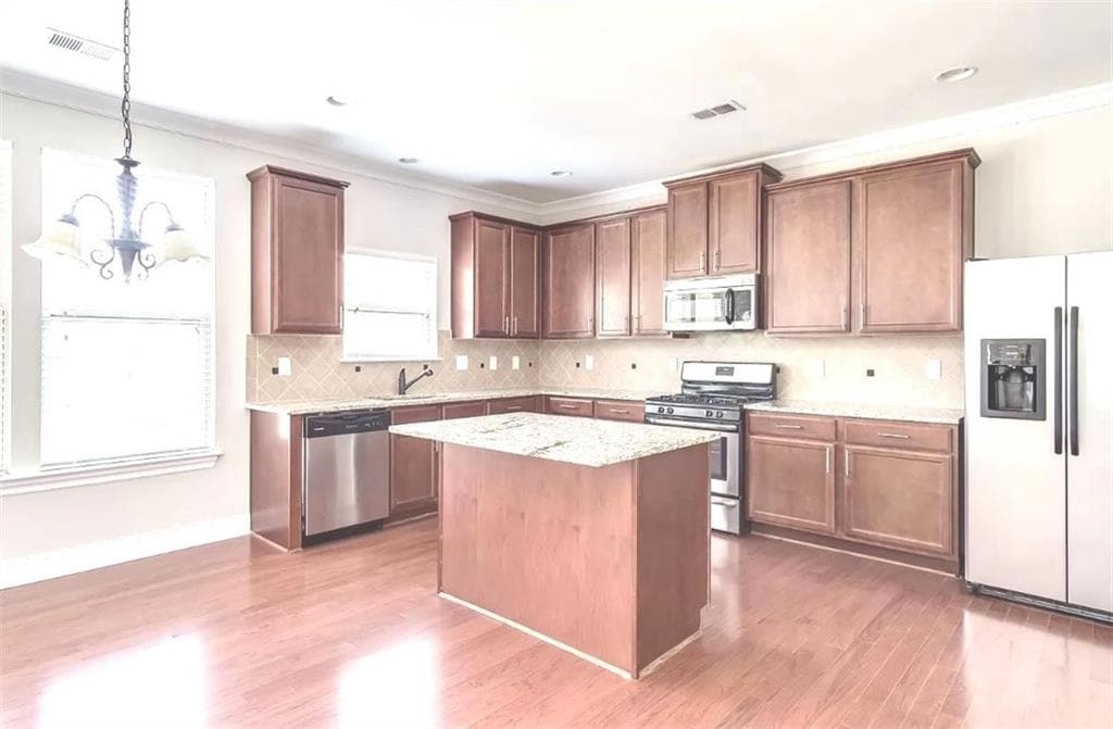 5 bedroom, 3 bathroom, 3,516 sq ft single family residence under contract at 5550 Rialto Way, Cumming, GA 30040 — photo 7