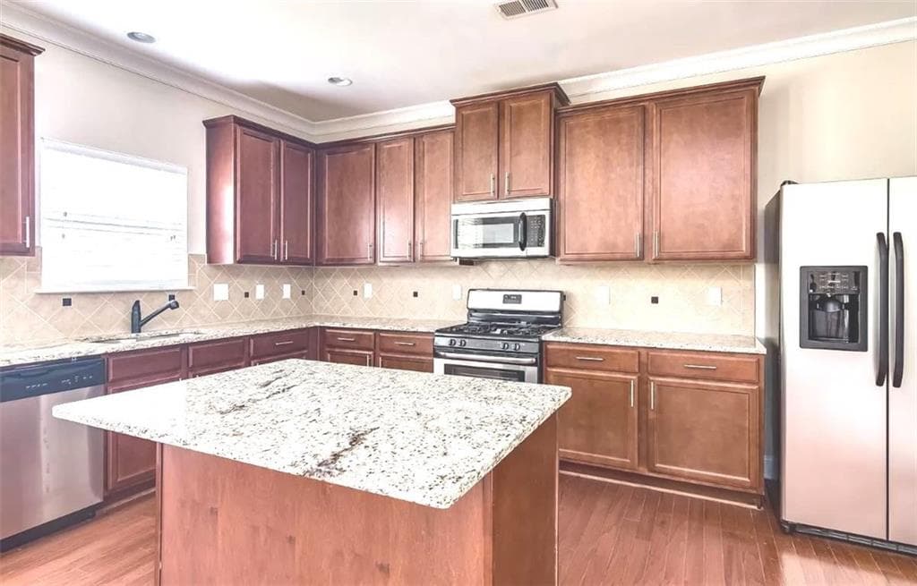 5 bedroom, 3 bathroom, 3,516 sq ft single family residence under contract at 5550 Rialto Way, Cumming, GA 30040 — photo 10