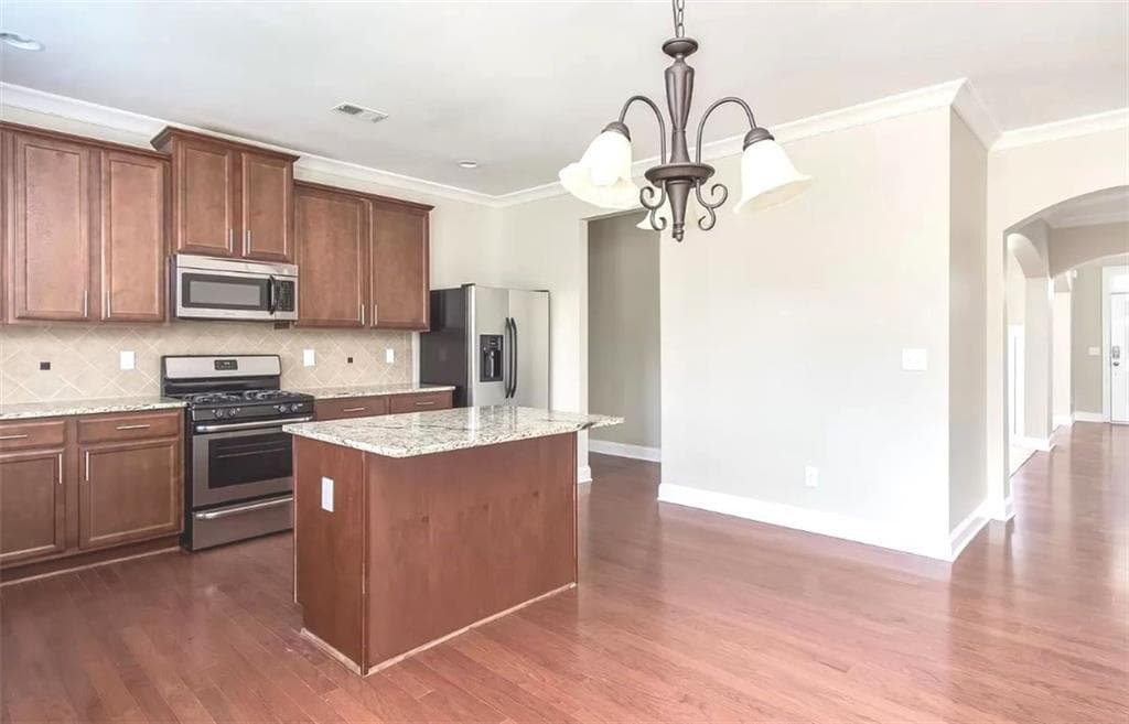 5 bedroom, 3 bathroom, 3,516 sq ft single family residence under contract at 5550 Rialto Way, Cumming, GA 30040 — photo 8