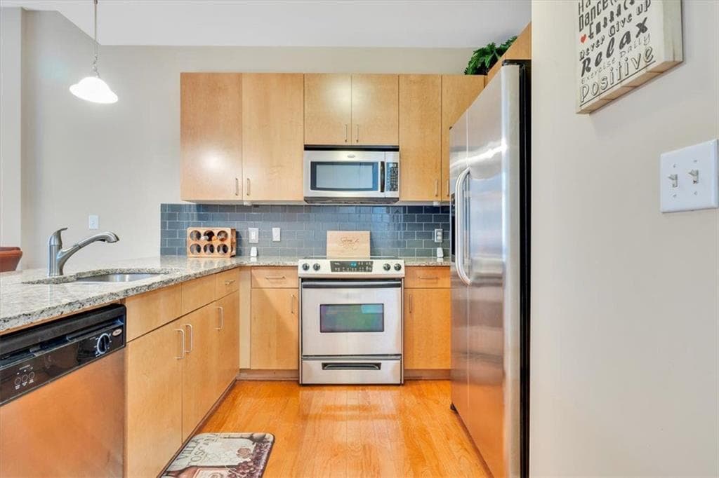 711 COSMOPOLITAN Drive 215, Atlanta, GA 30324 — most recent listing photo