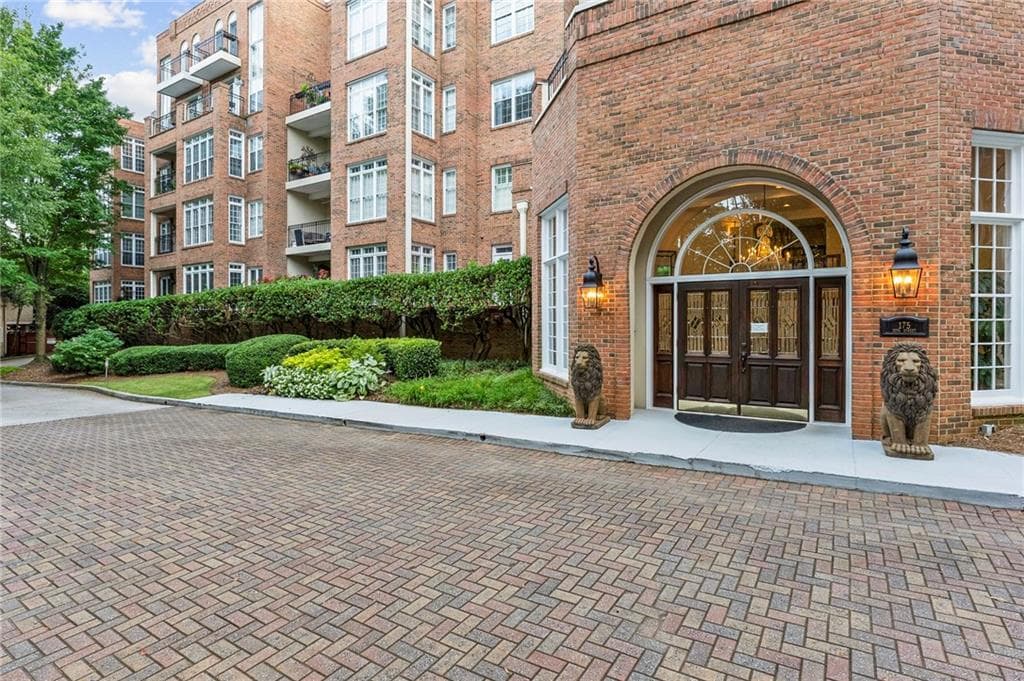 2 bedroom, 2 bathroom, 1,205 sq ft condominium sold at 175 15th Street 408, Atlanta, GA 30309