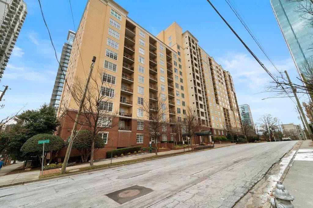 2 bedroom, 2 bathroom, 1,179 sq ft condominium sold at 1101 Juniper Street 613, Atlanta, GA 30309