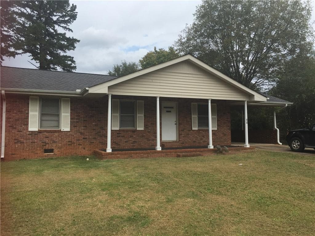 3 bedroom, 2 bathroom, 1,311 sq ft single family residence sold at 312 E Broad Street, Winder, GA 30680