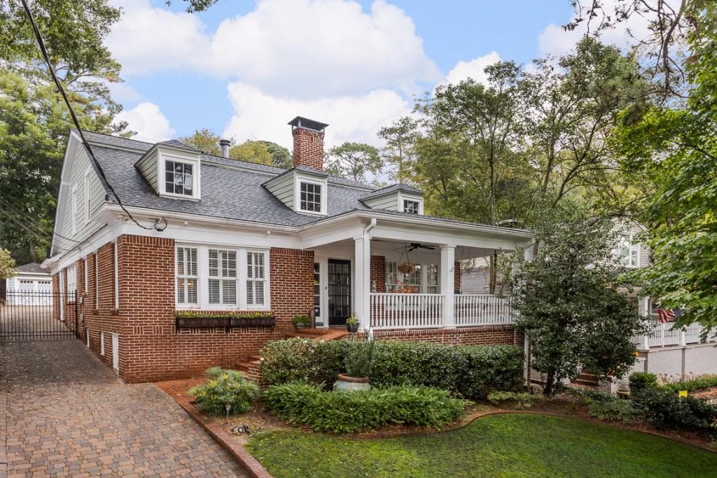 4 bedroom, 3 bathroom, 2,744 sq ft single family residence sold at 140 Peachtree Hills, Atlanta, GA 30305