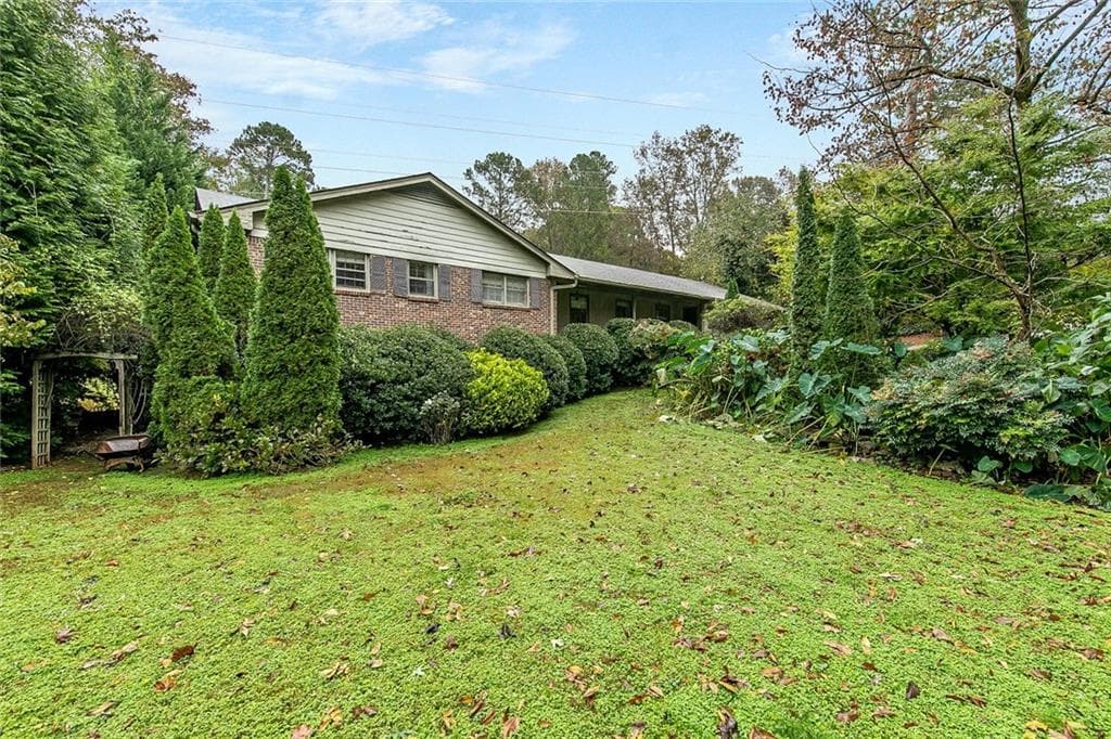 7235 Thornhill Lane, Sandy Springs, GA 30328 — most recent listing photo