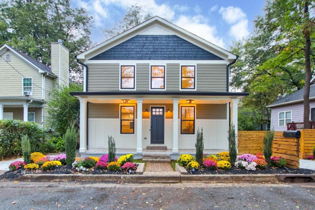 4 bedroom, 4 bathroom, 2,460 sq ft single family residence sold at 1261 Martin Street, Atlanta, GA 30315