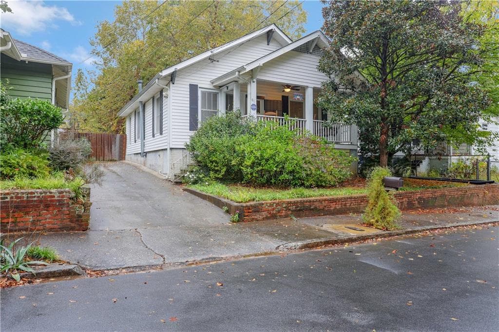 3 bedroom, 1 bathroom single family residence sold at 811 Gilbert Street, Atlanta, GA 30316