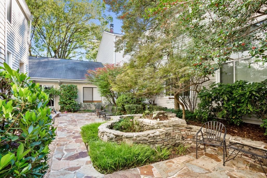 2 bedroom, 2 bathroom, 1,206 sq ft townhouse sold at 419 6th Street 4, Atlanta, GA 30308