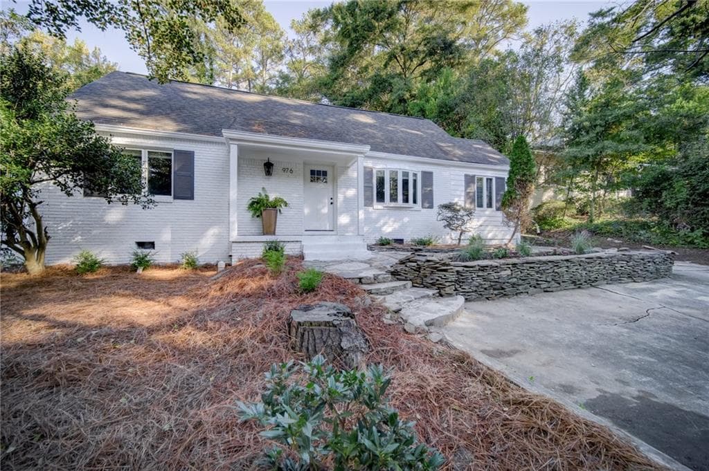 4 bedroom, 2 bathroom, 1,805 sq ft single family residence sold at 976 Cardova Drive, Atlanta, GA 30324