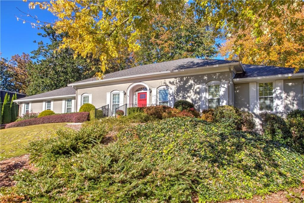 5622 Queensborough Drive, Dunwoody, GA 30338 — most recent listing photo