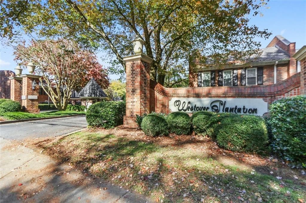 2 bedroom, 3 bathroom, 1,320 sq ft condominium sold at 13 Queen Anne Place, Atlanta, GA 30318