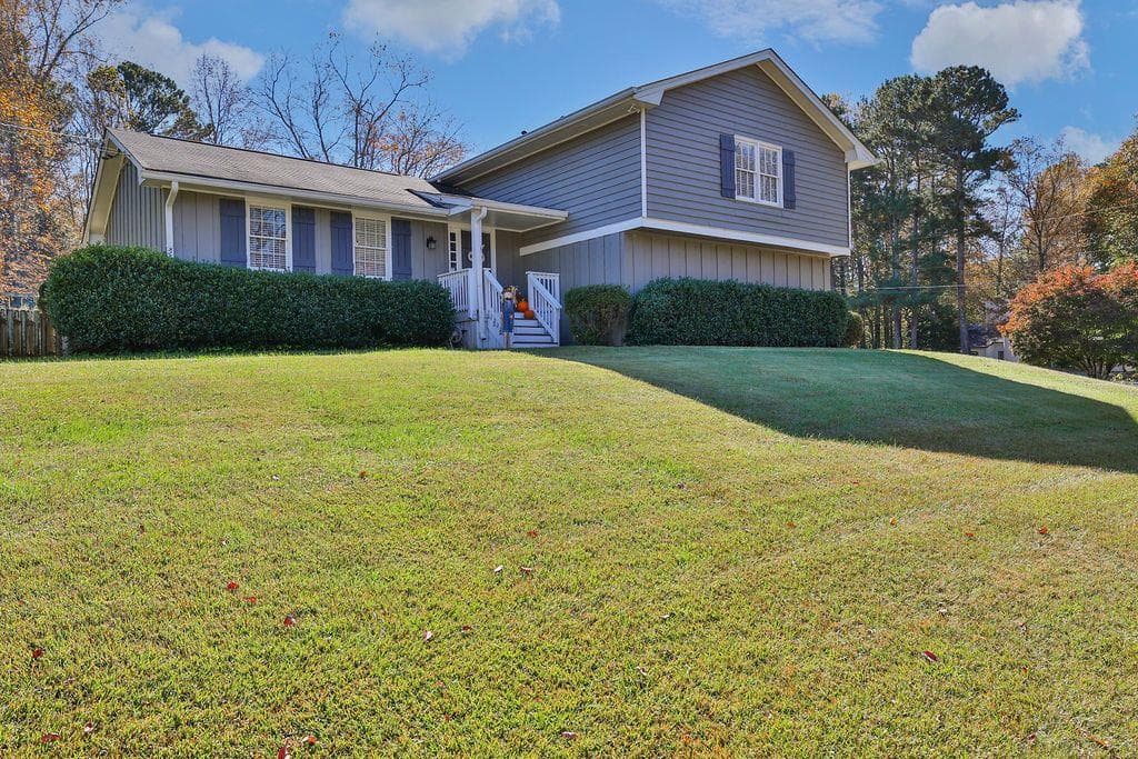 4 bedroom, 3 bathroom, 2,676 sq ft single family residence sold at 5029 LAKESIDE Drive, Atlanta, GA 30360