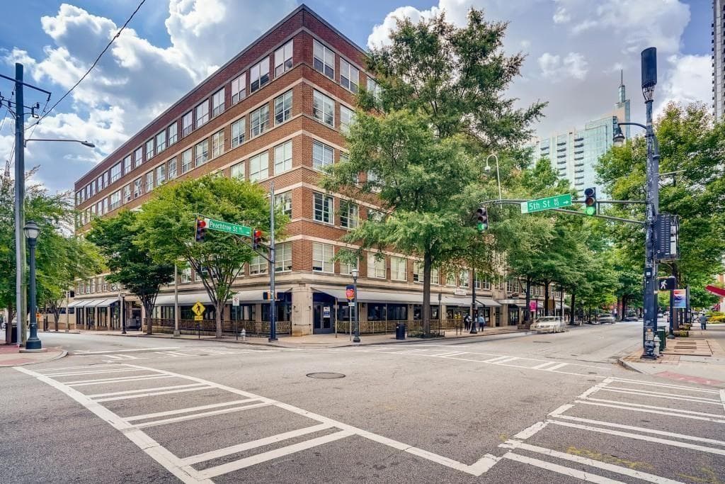 2 bedroom, 2 bathroom, 1,072 sq ft condominium sold at 800 Peachtree Street 8304, Atlanta, GA 30308