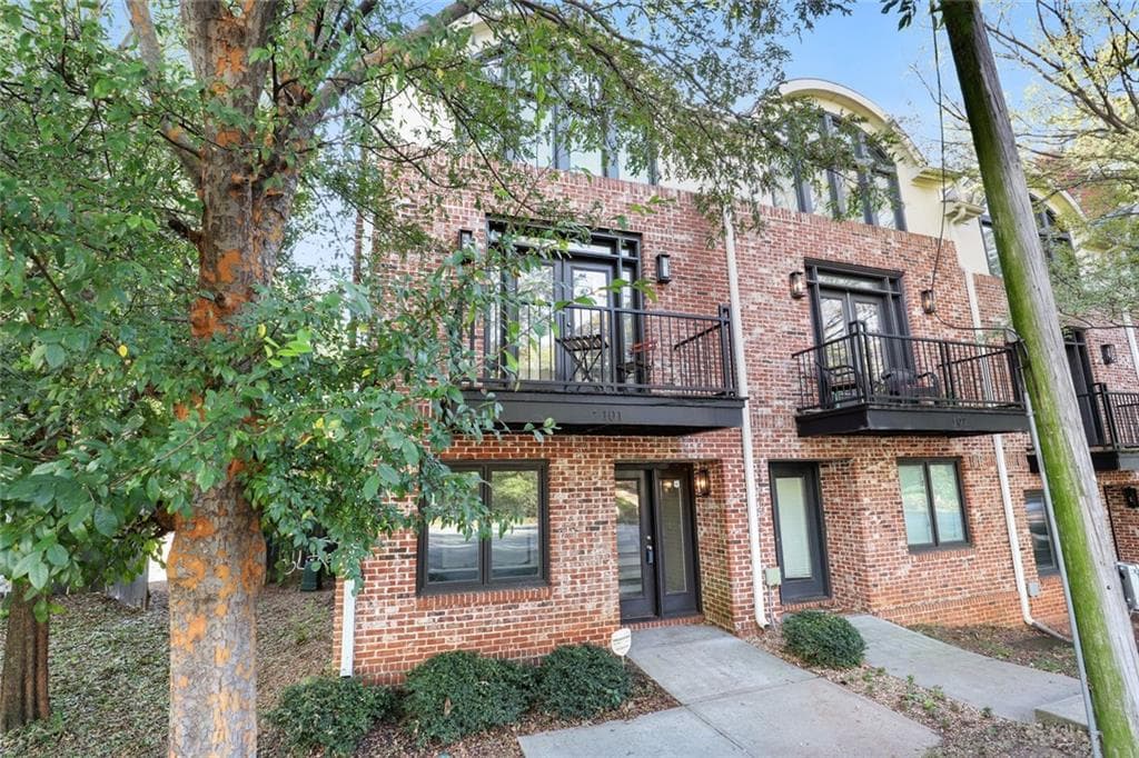 2 bedroom, 3 bathroom, 1,555 sq ft townhouse sold at 142 Moreland Avenue 101, Atlanta, GA 30316