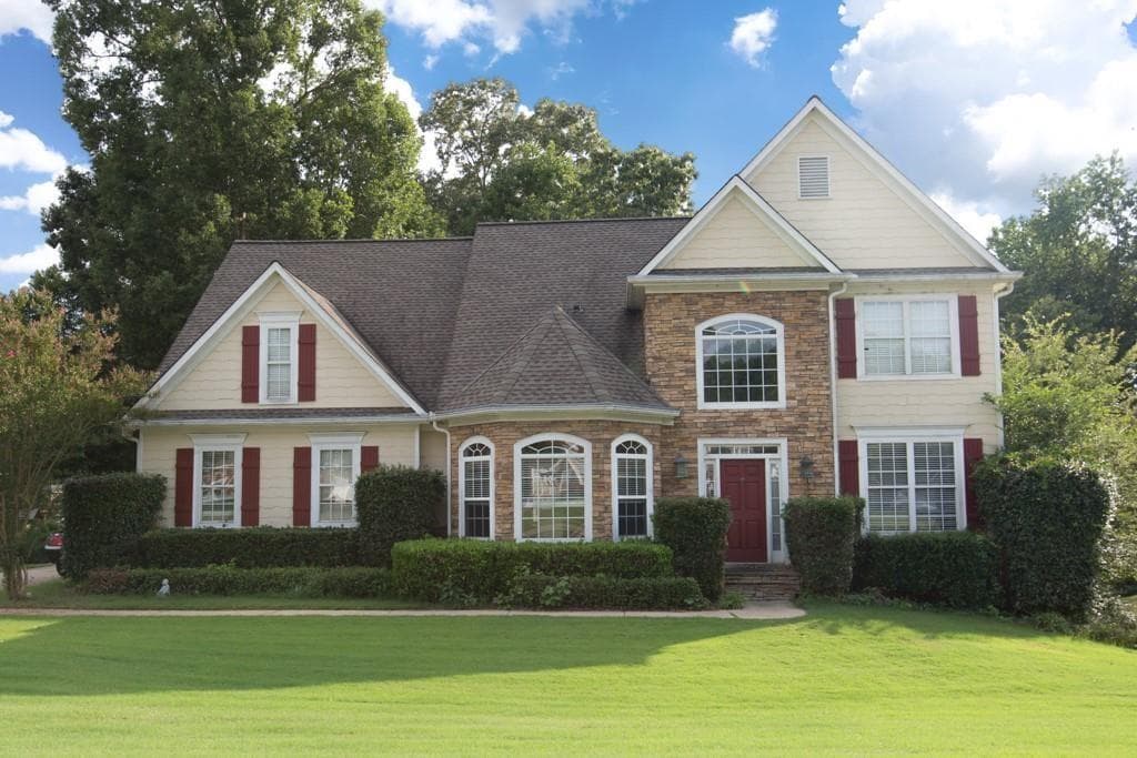 6 bedroom, 3 bathroom, 3,978 sq ft single family residence sold at 2224 Oak Falls Lane, Buford, GA 30519