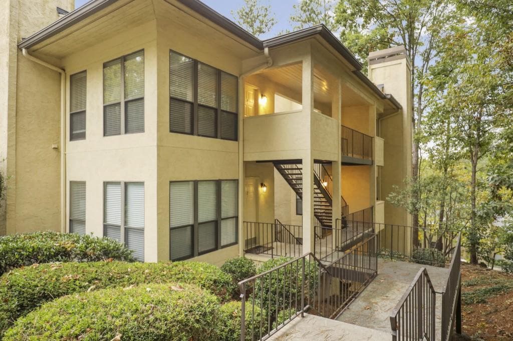 2 bedroom, 2 bathroom, 1,381 sq ft condominium sold at 308 Comeragh, Smyrna, GA 30080