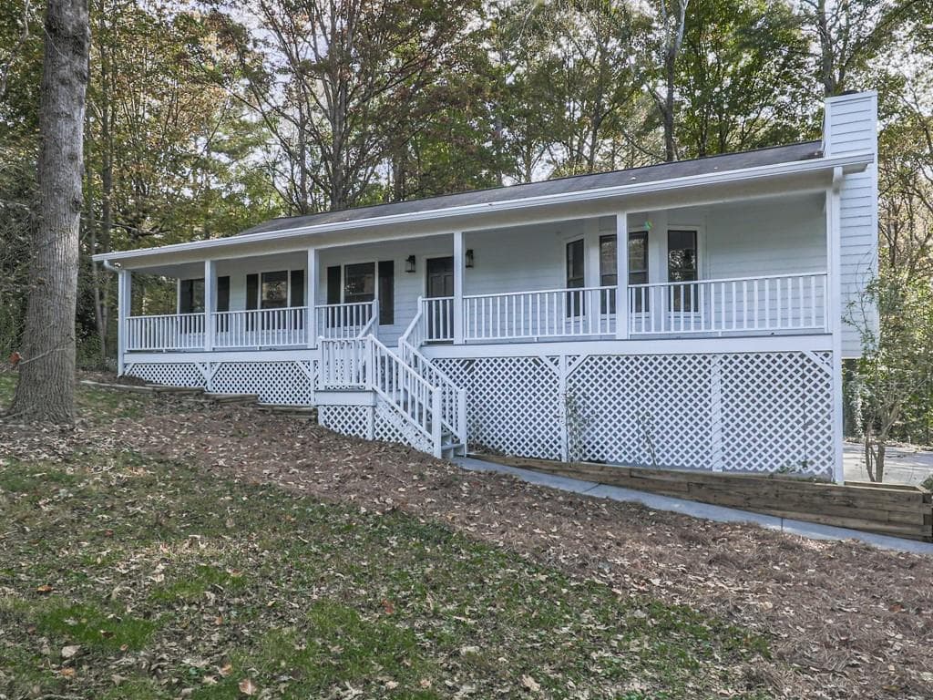 4 bedroom, 3 bathroom, 2,452 sq ft single family residence sold at 2866 N Emerald Drive, Acworth, GA 30102