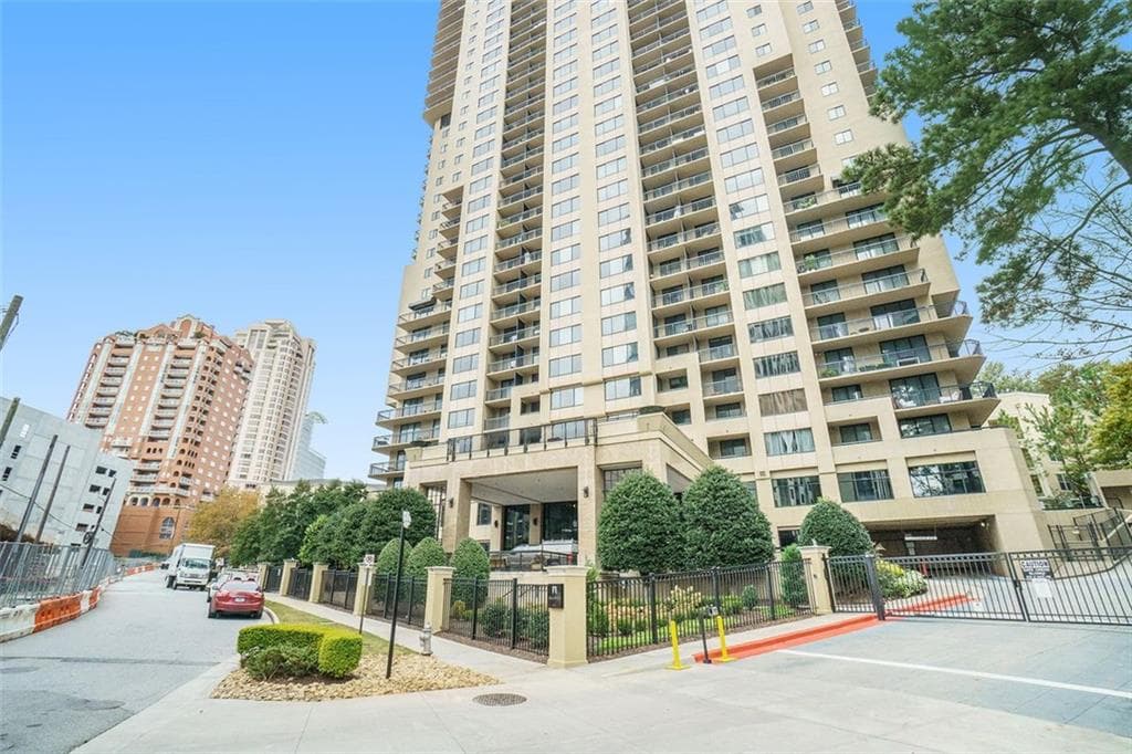 1 bedroom, 1 bathroom, 750 sq ft condominium sold at 3481 LAKESIDE Drive 2204, Atlanta, GA 30326