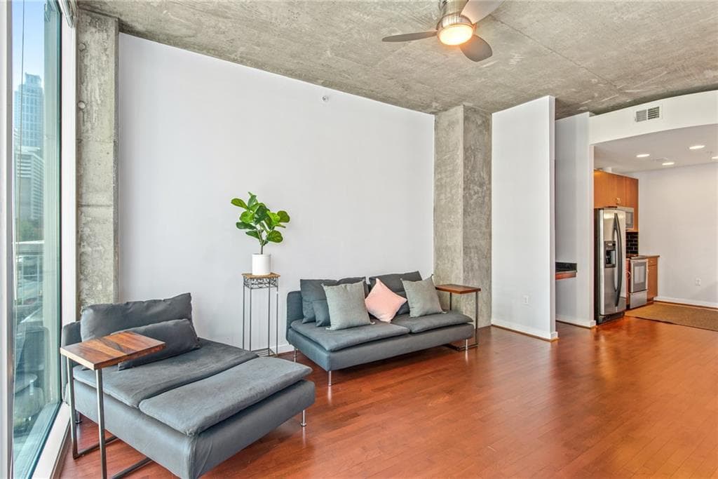 1 bedroom, 1 bathroom, 743 sq ft condominium sold at 400 W Peachtree Street 812, Atlanta, GA 30308