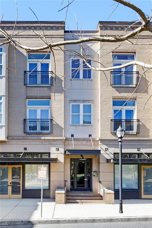 2 bedroom, 2 bathroom, 1,125 sq ft condominium sold at 933 Garrett Street 304, Atlanta, GA 30316