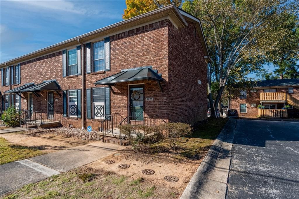 2 bedroom, 2 bathroom, 1,178 sq ft townhouse sold at 5623 Kingsport Drive 9, Atlanta, GA 30342