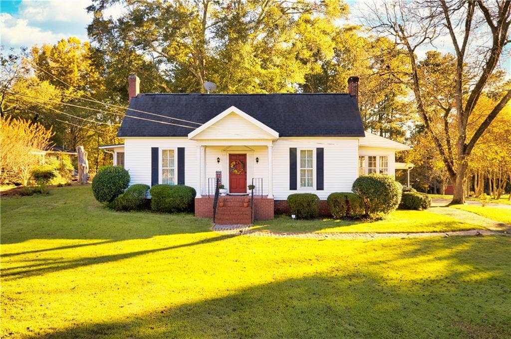 4 bedroom, 3 bathroom, 2,846 sq ft single family residence sold at 311 W. College St., Bowdon, GA 30108