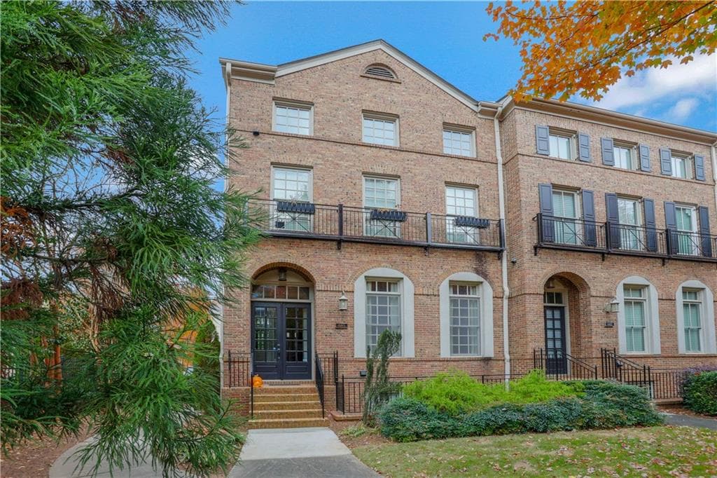 4 bedroom, 5 bathroom, 3,841 sq ft townhouse sold at 685 Lockton Place, Atlanta, GA 30342