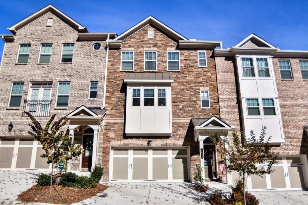 3 bedroom, 4 bathroom, 2,407 sq ft townhouse sold at 4054 Townsend Lane, Atlanta, GA 30346