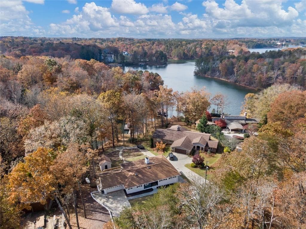 5 bedroom, 4 bathroom, 3,528 sq ft single family residence sold at 6041 BLACKBERRY Lane, Buford, GA 30518