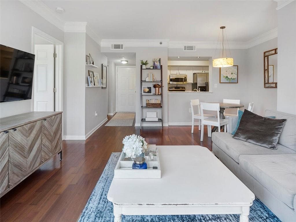 275 13th Street 303, Atlanta, GA 30309 — most recent listing photo