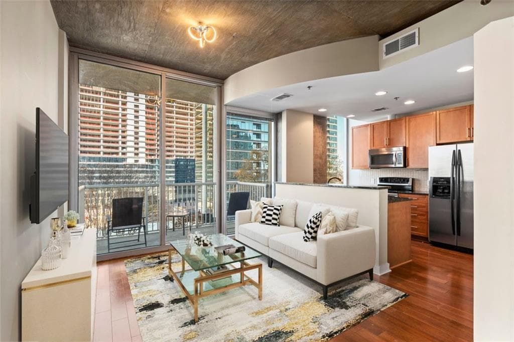 1 bedroom, 1 bathroom, 702 sq ft condominium sold at 855 PEACHTREE Street 1304, Atlanta, GA 30308