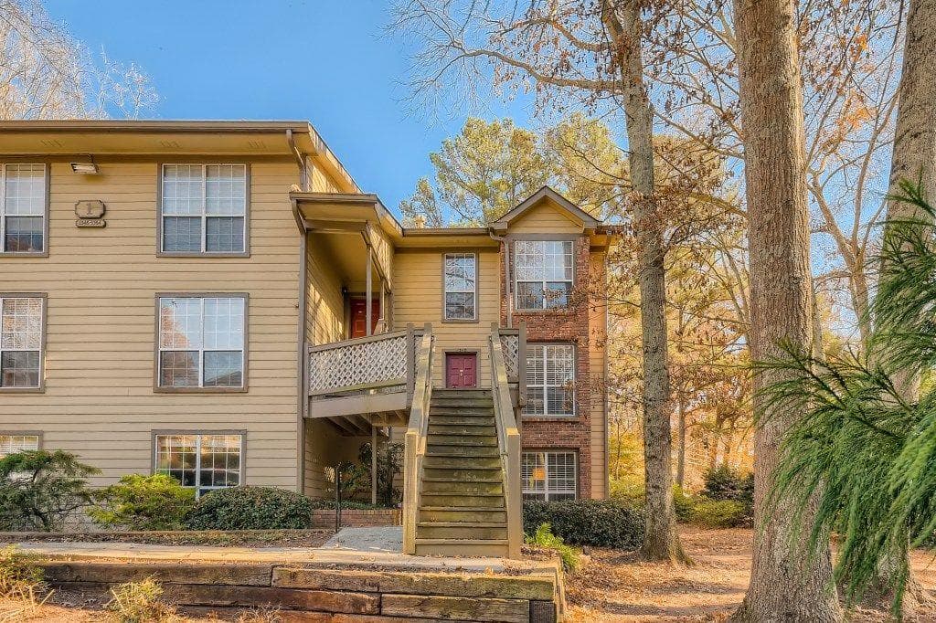 2 bedroom, 2 bathroom, 1,304 sq ft condominium sold at 1360 Weatherstone Way, Atlanta, GA 30324