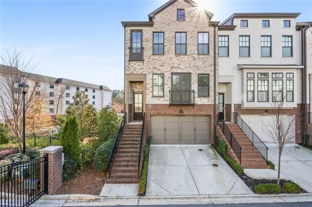 3 bedroom, 4 bathroom, 2,816 sq ft townhouse sold at 1701 Foxhall Drive, Dunwoody, GA 30338