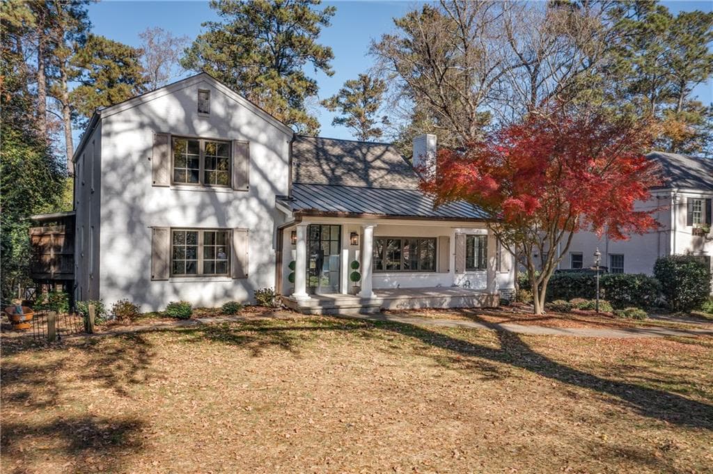 4 bedroom, 3 bathroom, 3,600 sq ft single family residence sold at 660 Old Ivy Road, Atlanta, GA 30342