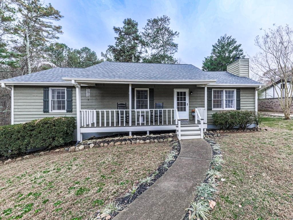 3 bedroom, 2 bathroom, 1,200 sq ft single family residence sold at 6861 Galts Ferry Road, Acworth, GA 30102