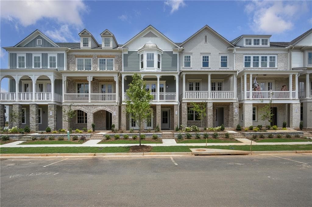 3 bedroom, 4 bathroom, 2,577 sq ft townhouse sold at 955 South On Main Drive, Woodstock, GA 30188