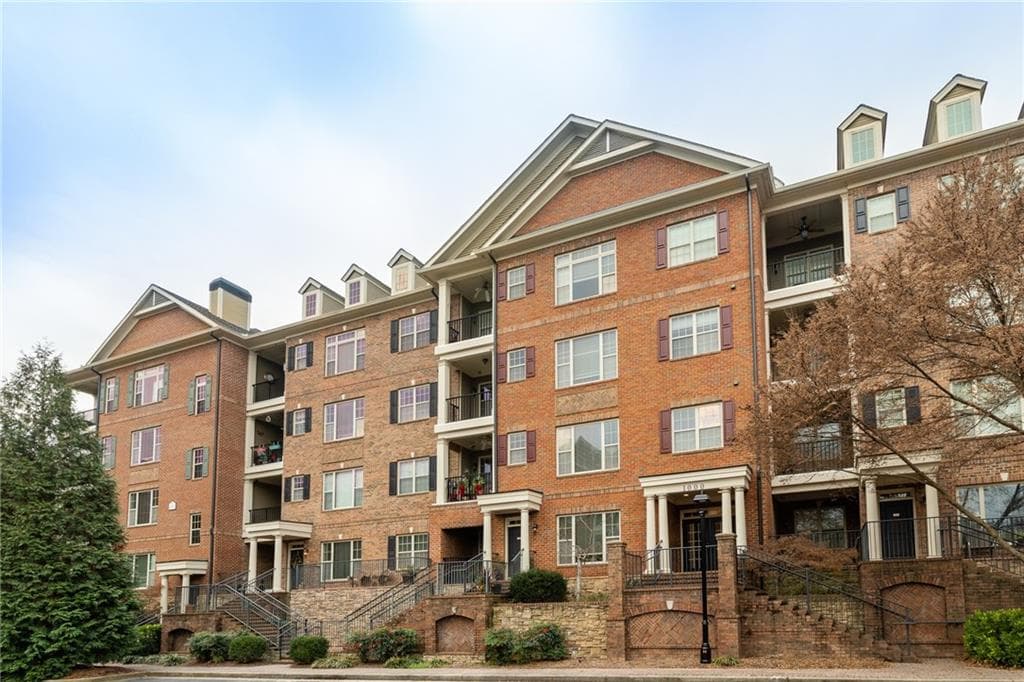 2 bedroom, 2 bathroom, 1,457 sq ft condominium sold at 2300 Peachford Road 1309, Dunwoody, GA 30338